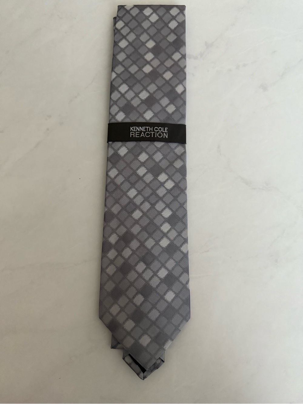 Kenneth Cole Reaction Silver Gray Geometric Tie